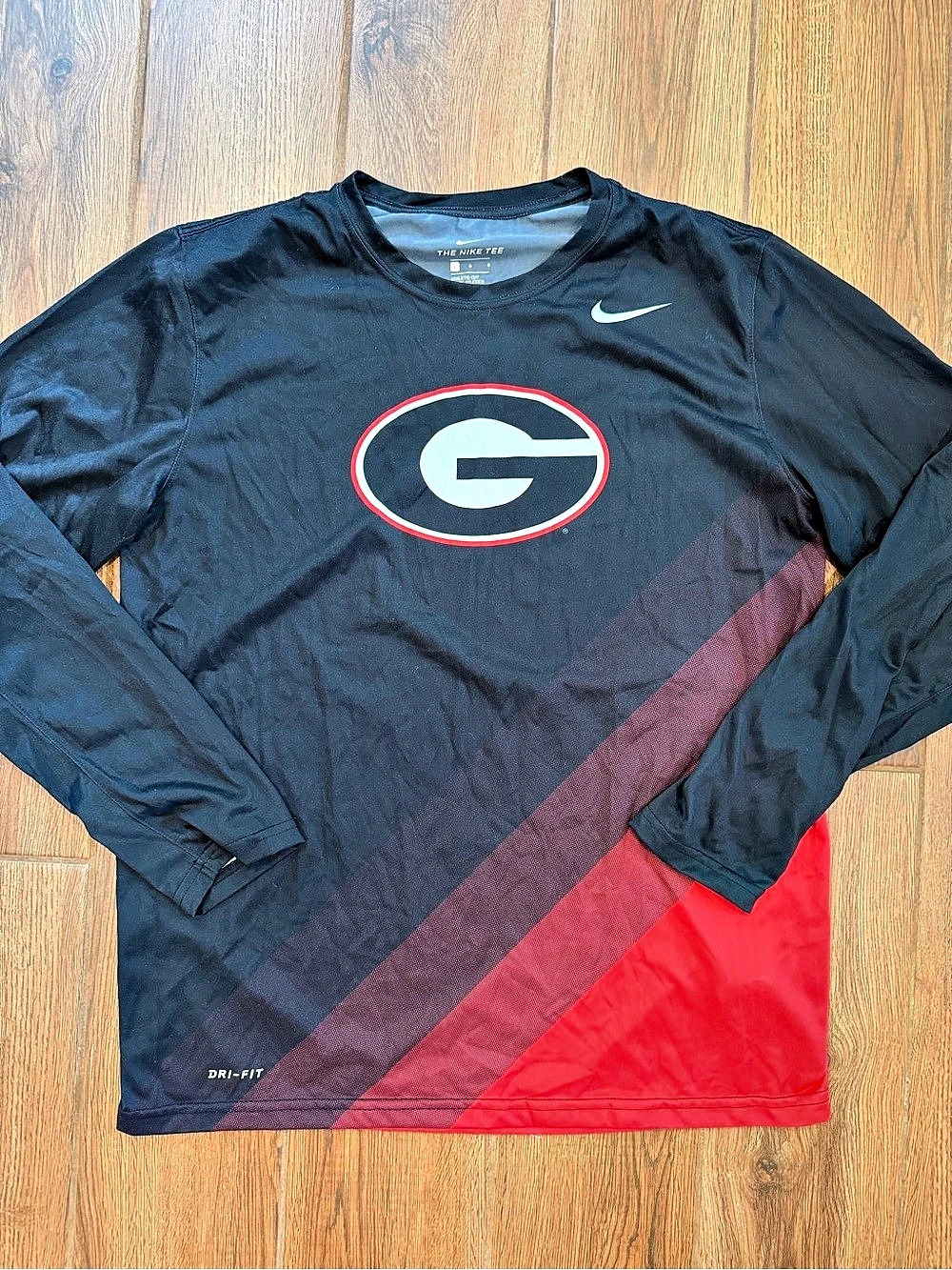 Nike Men's GA bulldogs long sleeve active shirt / Large